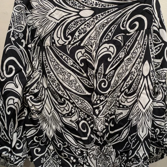 karen Kane Black and White Patterned Blouse Size Xlp - Picture 6 of 6